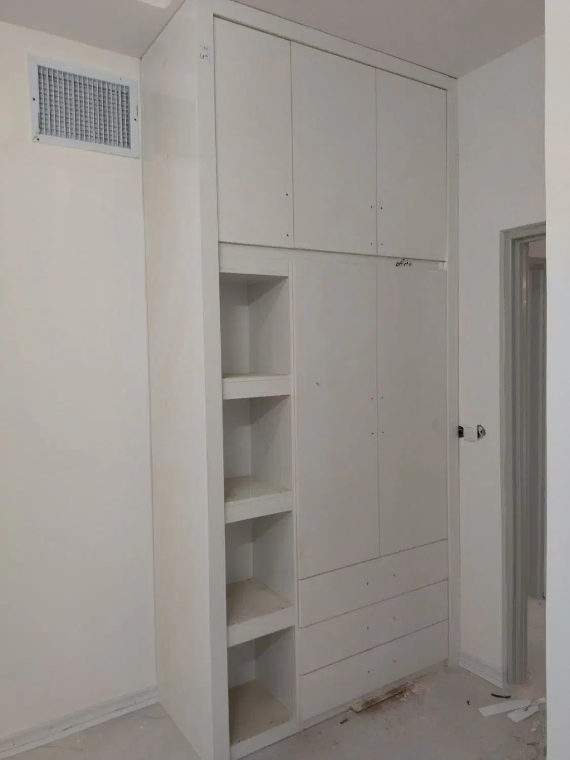 ک م د تخت جاکفشی|جاکفشی، کمد، دراور|نیشابور, سرآب کوشک|دیوار