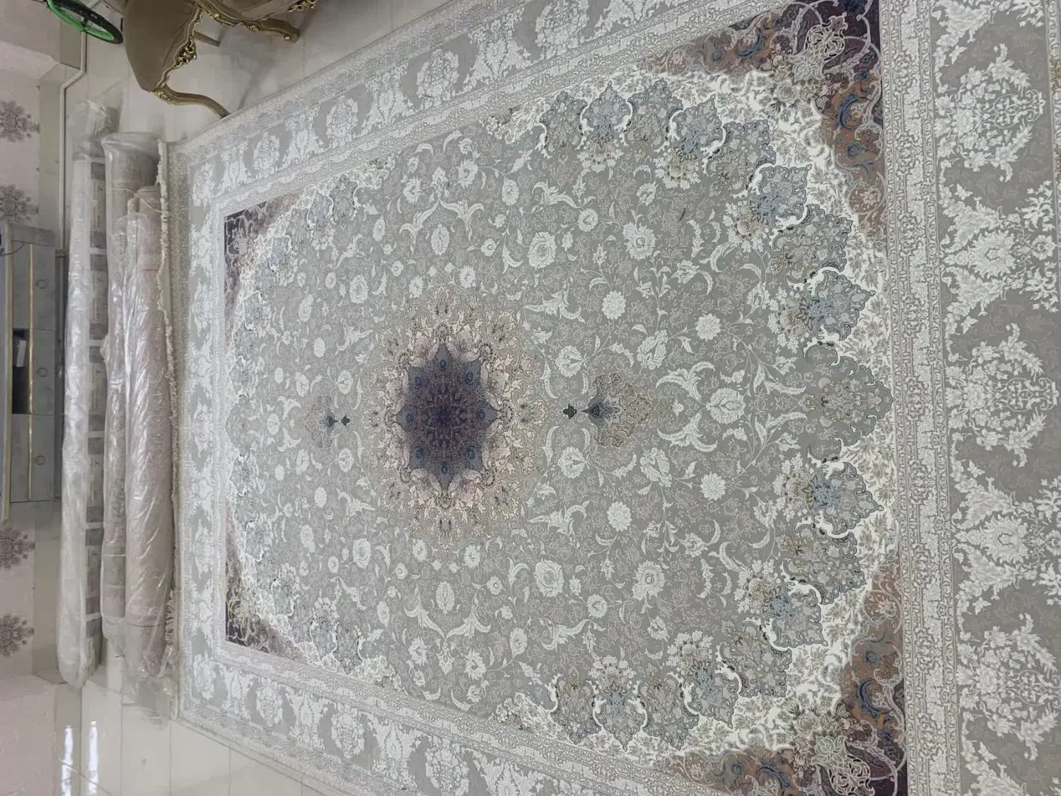 فرش خاطره کاشان|فرش|قم, بنیاد|دیوار