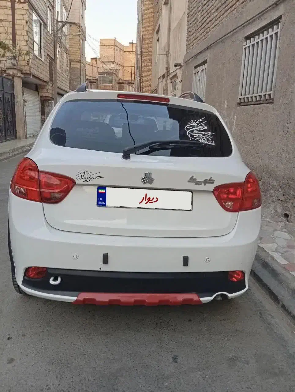 کوئیک R سفید قرمز ۱۴۰۲|خودرو سواری و وانت|مشهد, توس (بلوار توس)|دیوار