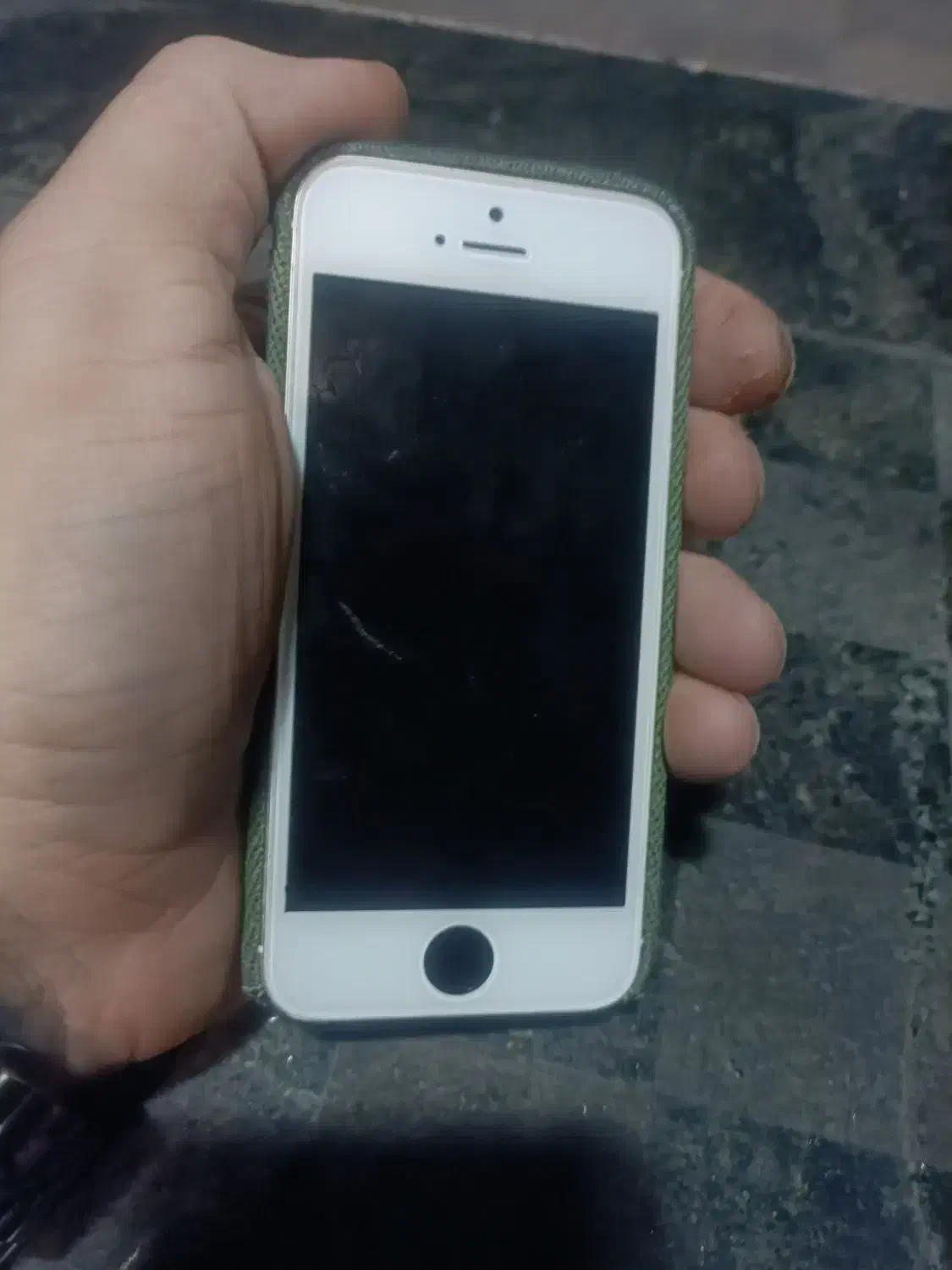 ایفون 5s فقط نیاز به تعویض باتری داره|موبایل|شیراز, باغ تخت|دیوار