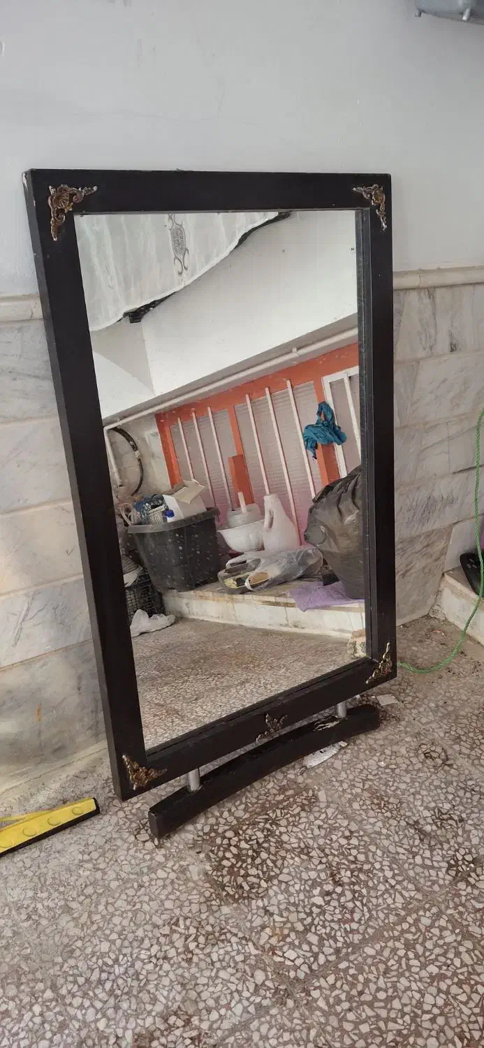 اینه|آینه|قم, نیروگاه|دیوار