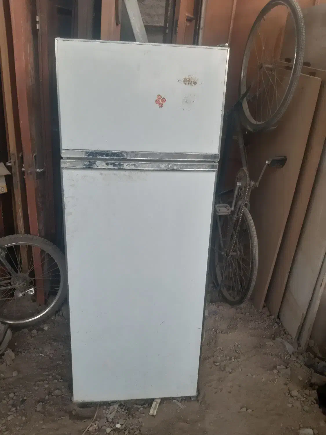 دوعددیخچال|یخچال و فریزر|ابریشم, |دیوار