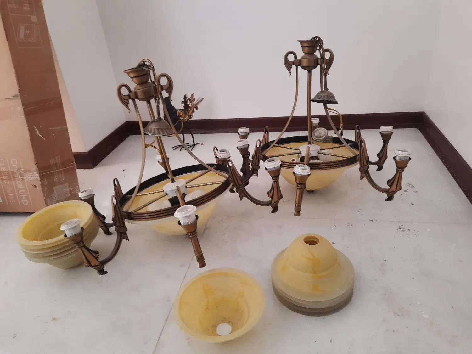 لوستر ۶ شاخه برنزی|لوستر و چراغ آویز|کرج, فاز ۳ گوهردشت|دیوار