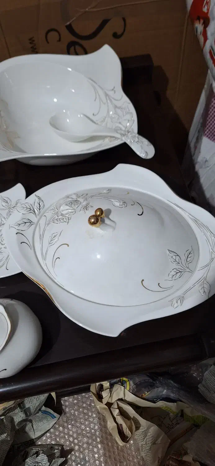 سرویس چینی ۱۲پارچه گل برجسته ایتالیا یی|ظروف سرو و پذیرایی|بندر انزلی, کوی بهار|دیوار