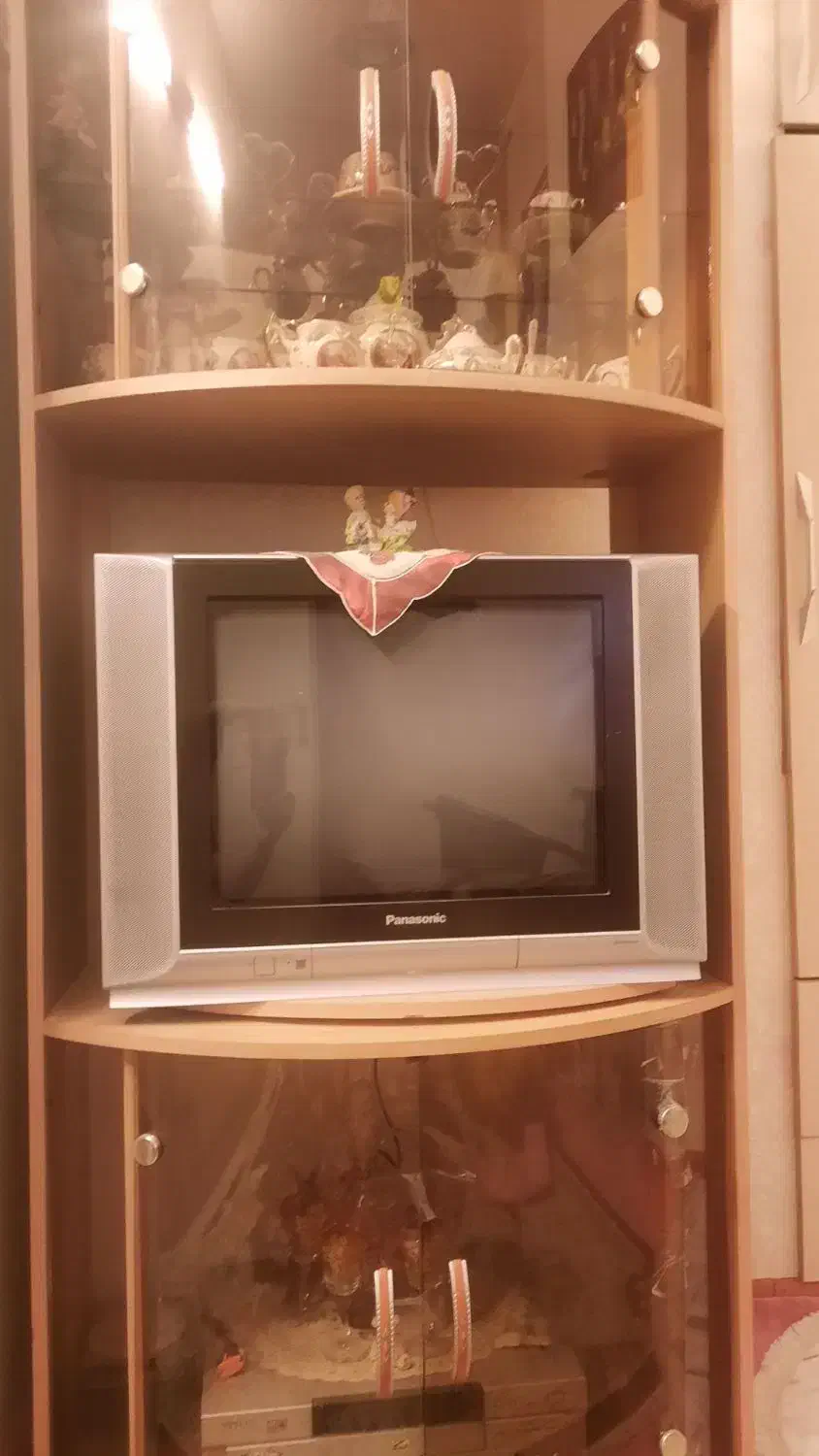 تلویزیون.میزتلویزبون،گلدان،گل|تلویزیون و پروژکتور|محمدیه-قزوین, |دیوار