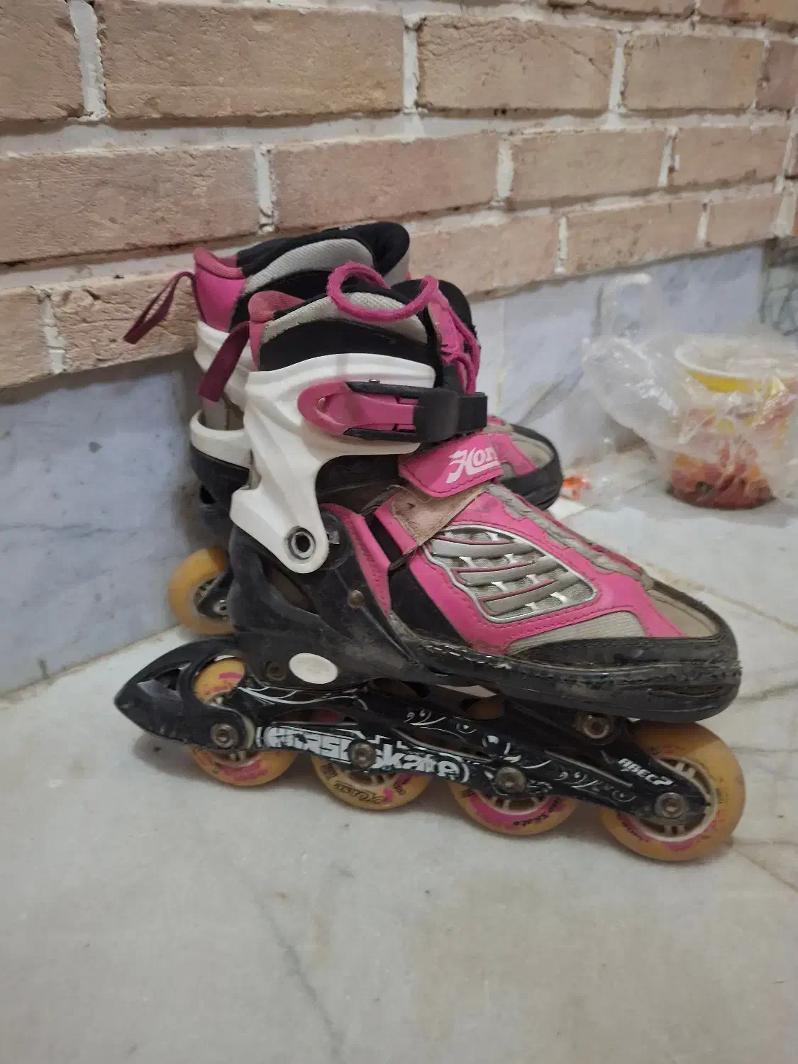 دو جفت کفش اسکیت(به صورت جداگانه  هم فروخته میشود|دوچرخه، اسکیت، اسکوتر|گنبد کاووس, |دیوار