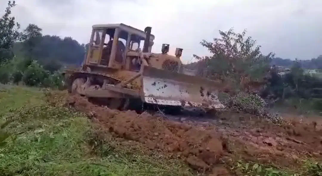 بلدوزر آمریکایی Caterpillar|خودرو سنگین|بابل, |دیوار