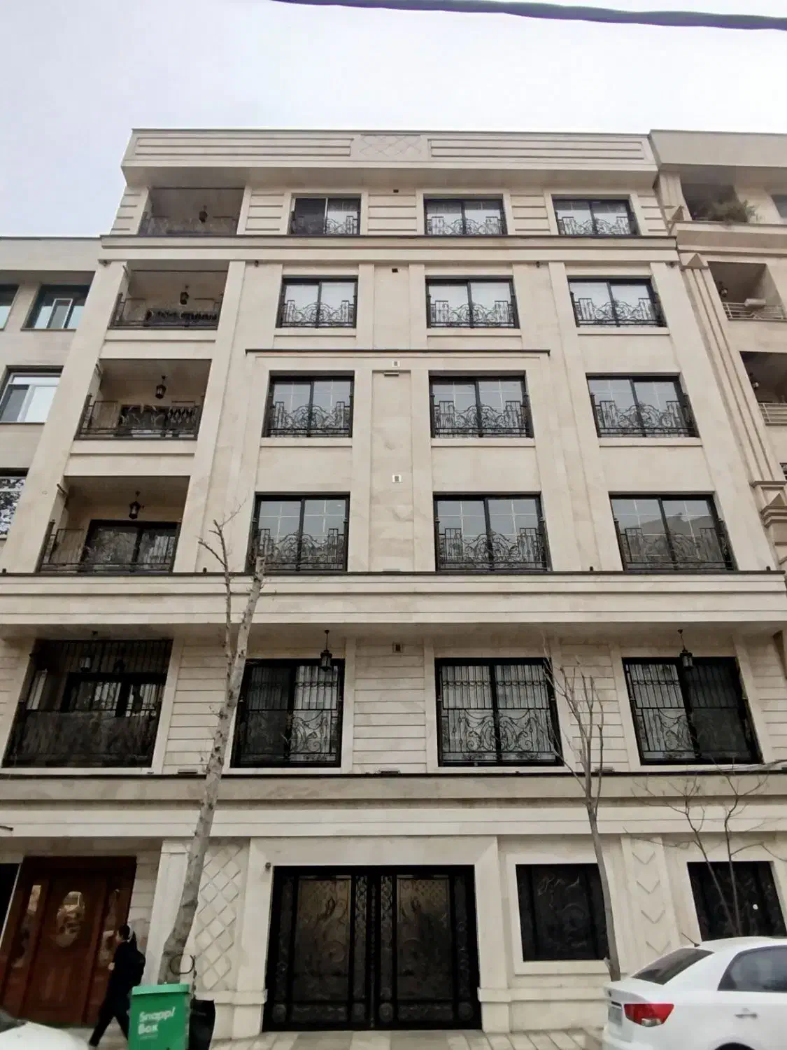 ۱۲۰ متر ۲ خواب فول امکانات / ۷ ساله /سالن پرده خور