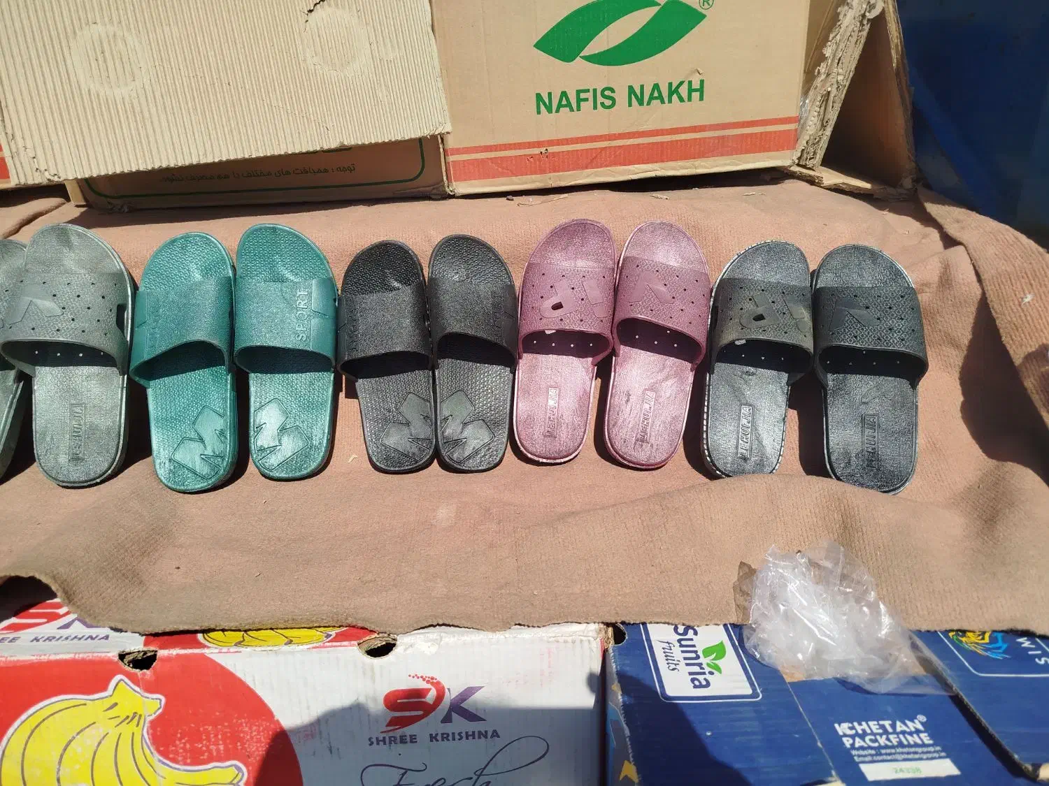 دمپایی ژله ایی به قیمت کارخانه عمده و تک فروشی|کیف، کفش، کمربند|سنندج, |دیوار