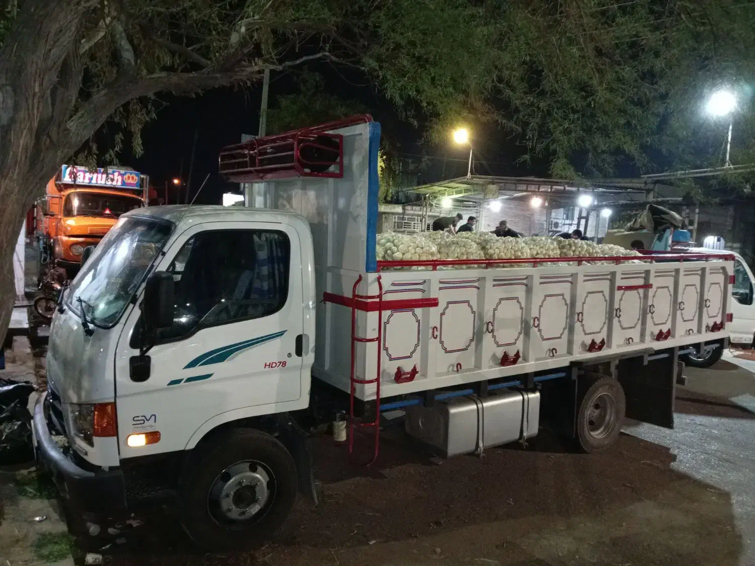 معاوضه یا فروش هیوندا 8 تن|خودرو سنگین|لردگان, |دیوار