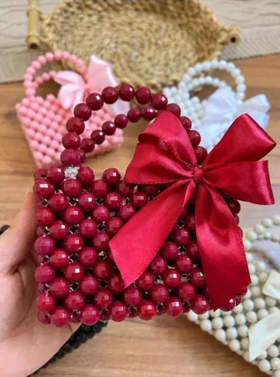 کیف مرواریدی یلدایی|کیف، کفش، کمربند|نیشابور, بزرگمهر|دیوار