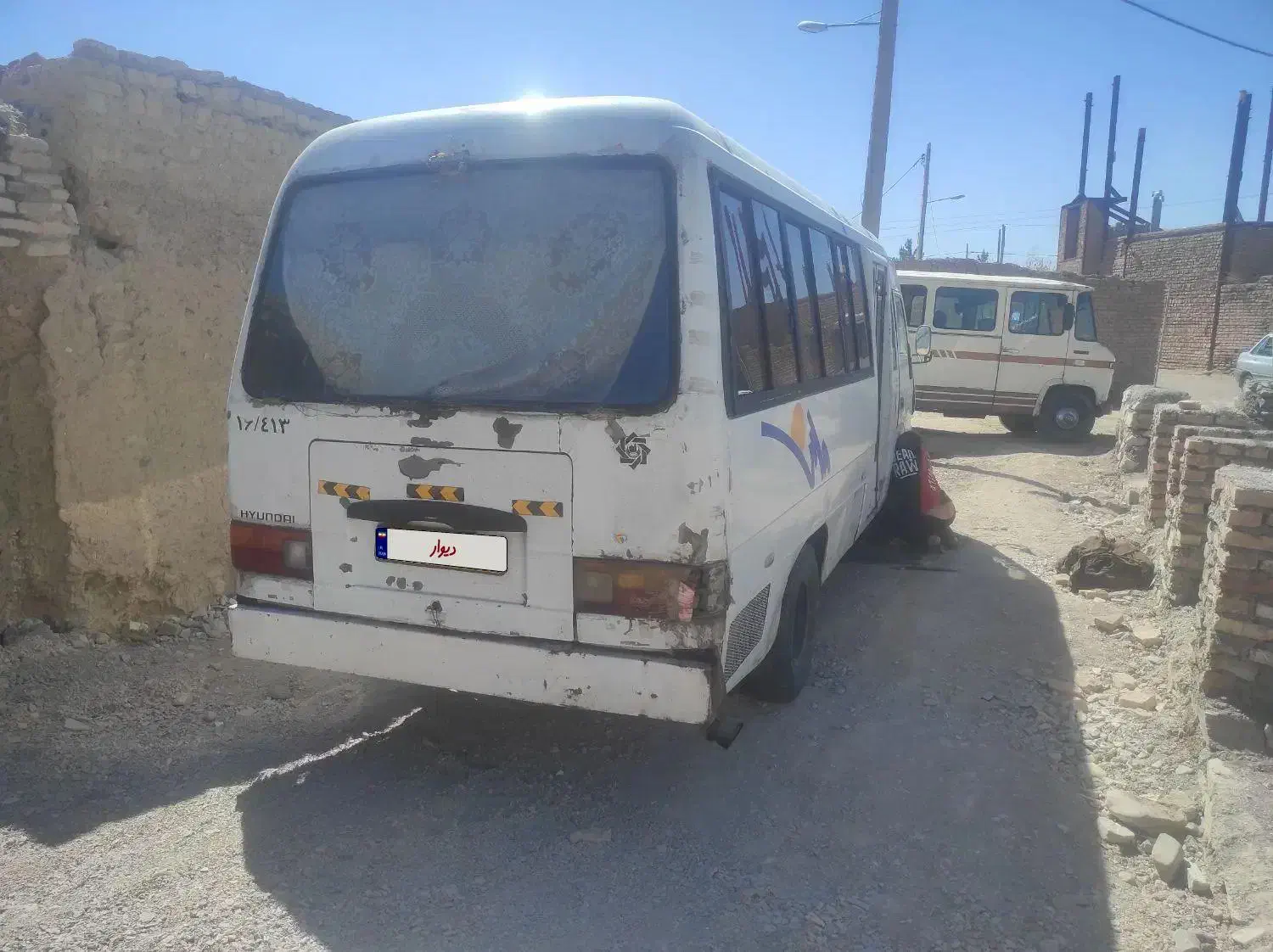 مینی بوس هیونداومینی بوس بنز|خودرو سنگین|درمیان, |دیوار