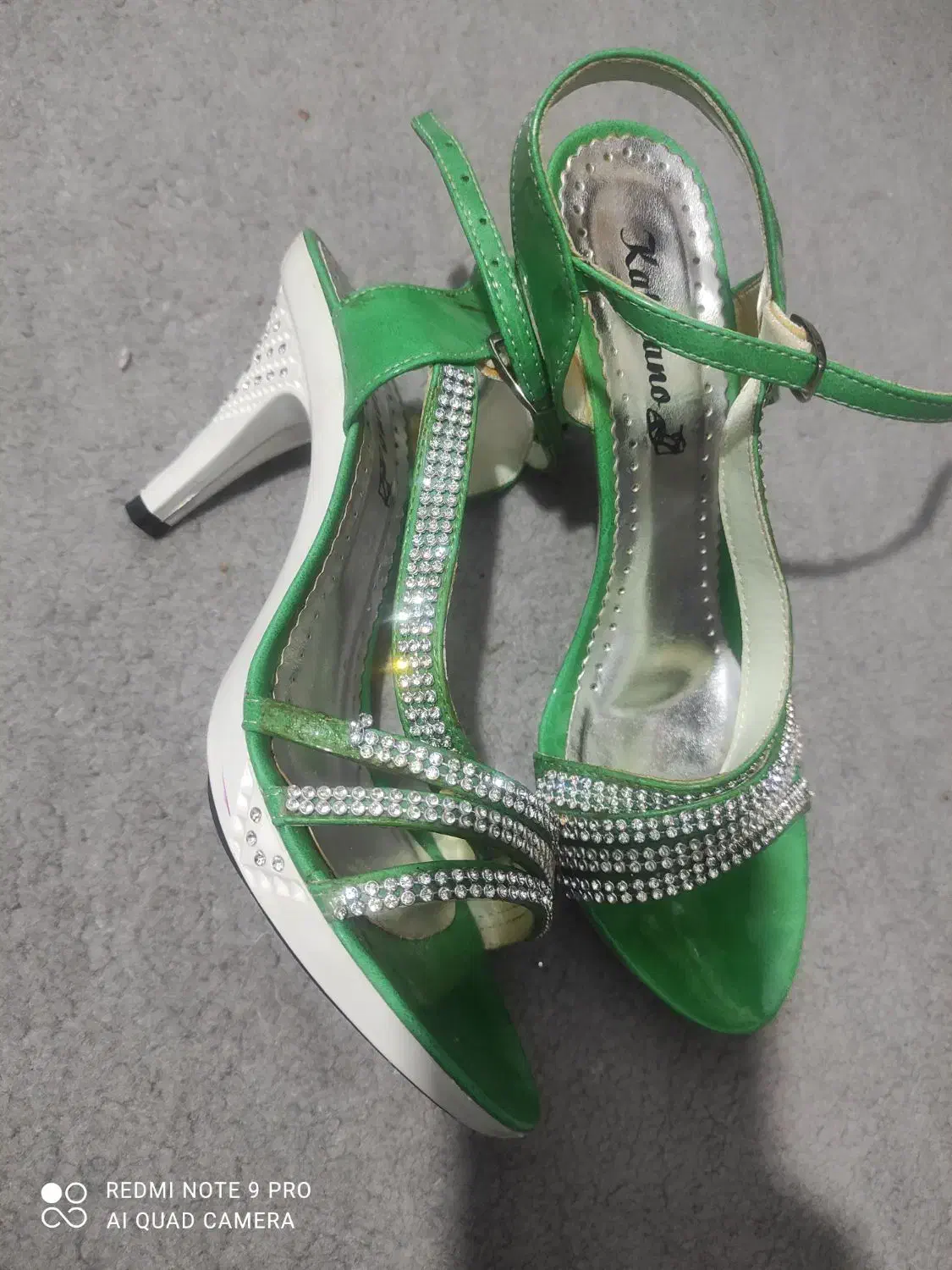 کفش|کیف، کفش، کمربند|رودهن, |دیوار