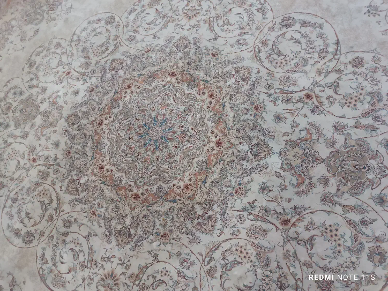 یک عدد فرش دوازده متری تمام نخ تراکم 1000|فرش|گلبهار, شهر جدید گلبهار|دیوار