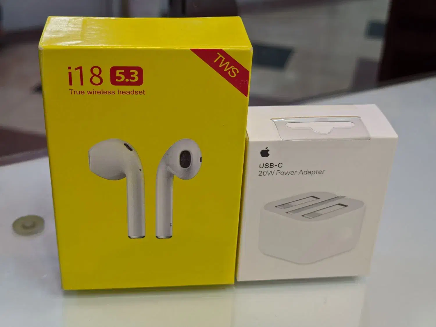 تعدادی ایرپاد و ادابتور آیفون|لوازم جانبی موبایل و تبلت|بندرعباس, |دیوار