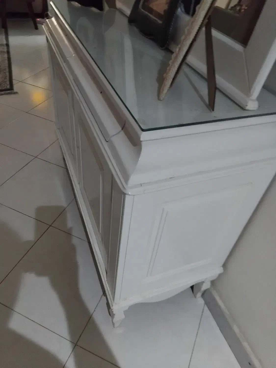 آینه و کنسول|آینه|مشهد, هفت تیر (حافظ)|دیوار