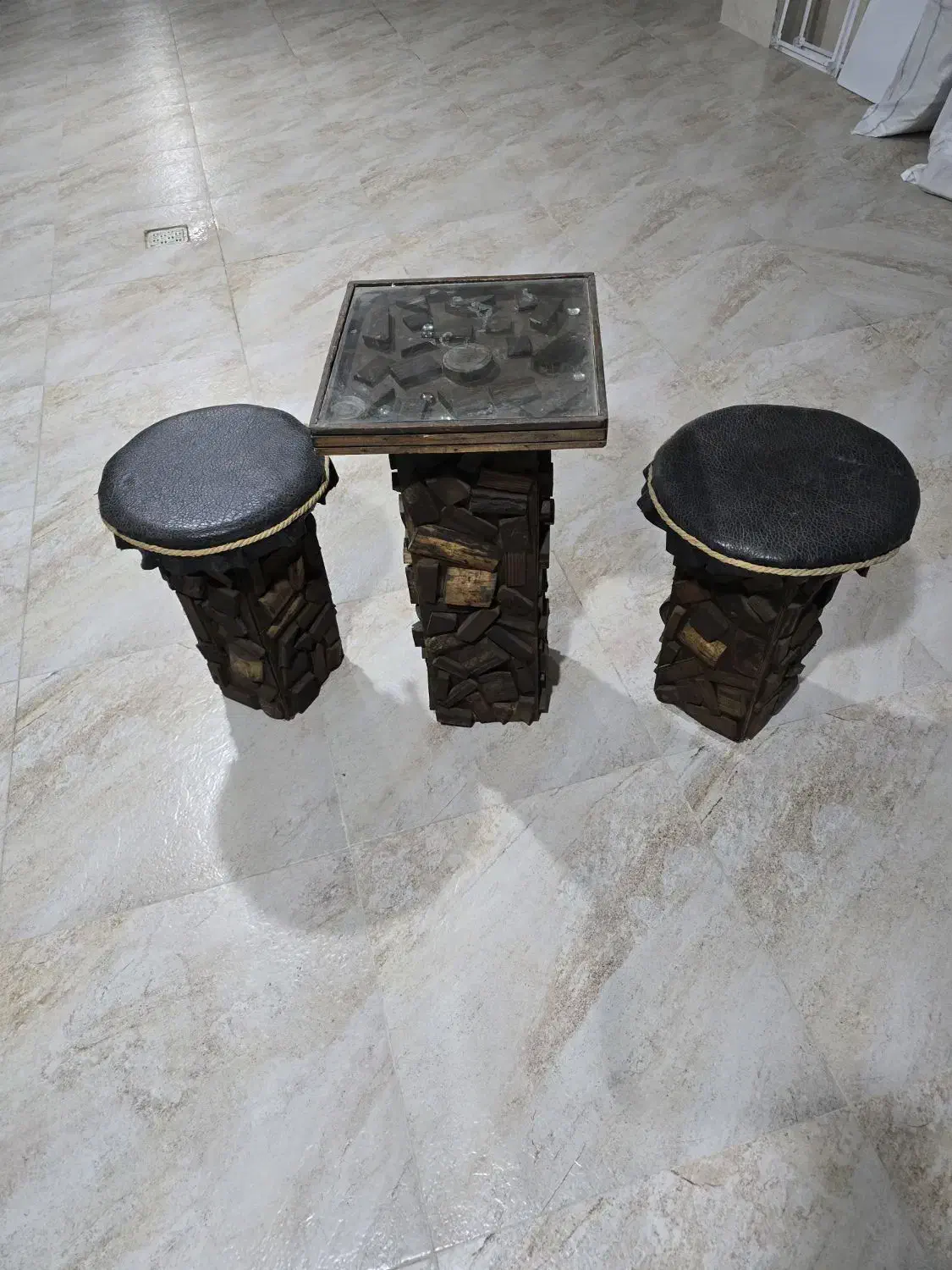 میز شطرنج|میز و صندلی غذاخوری|مرودشت, تخت جمشید|دیوار