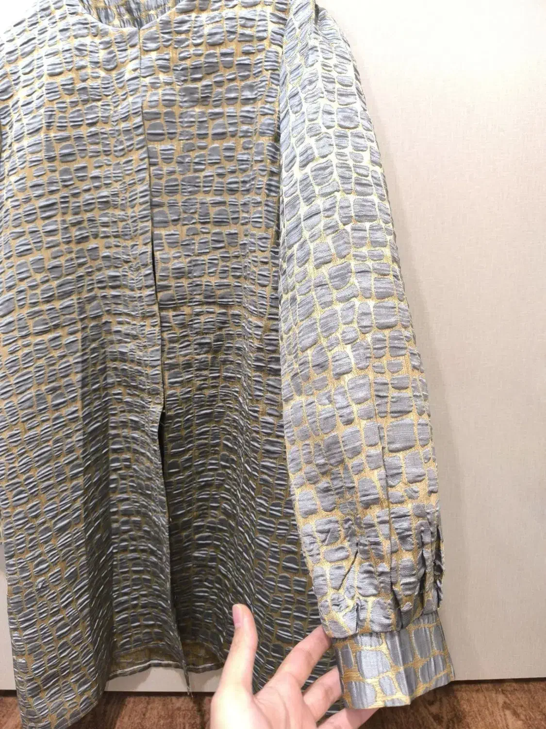 مانتو ژاکارد|لباس|تربت‌حیدریه, اندیشه|دیوار