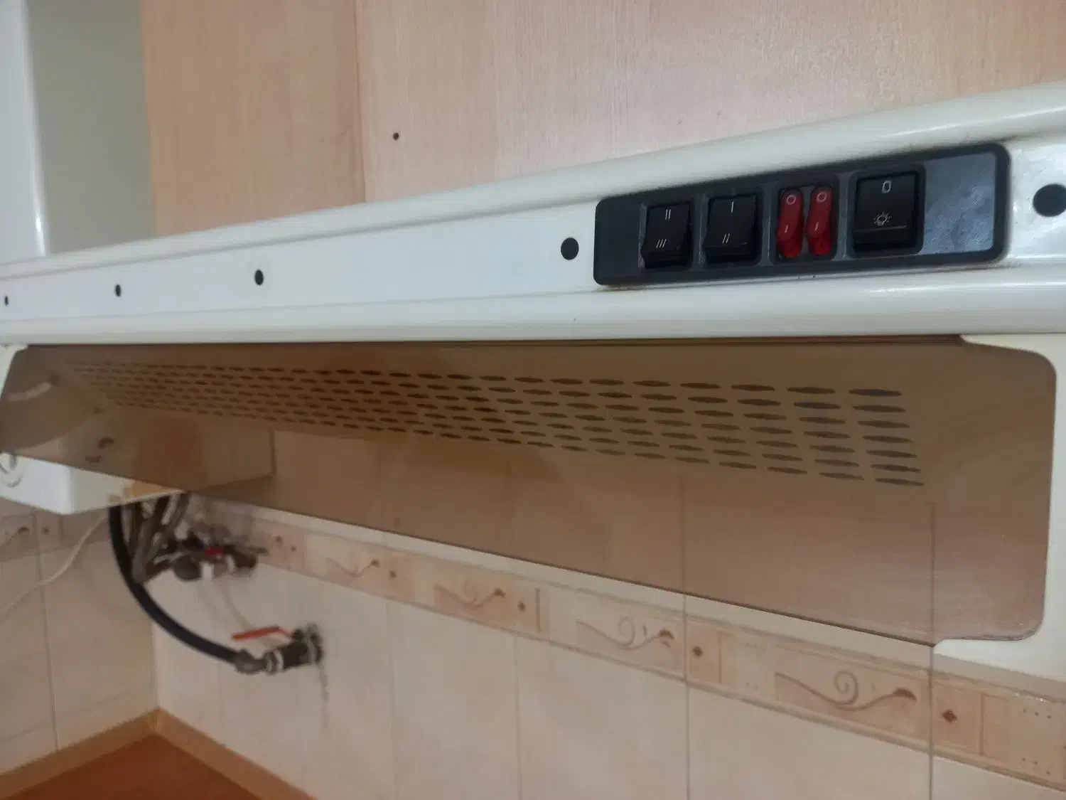 کابینت فلزی نو با درب MDF وهود|آب‌چکان و نظم‌دهنده ظروف|اصفهان, شمس آباد|دیوار