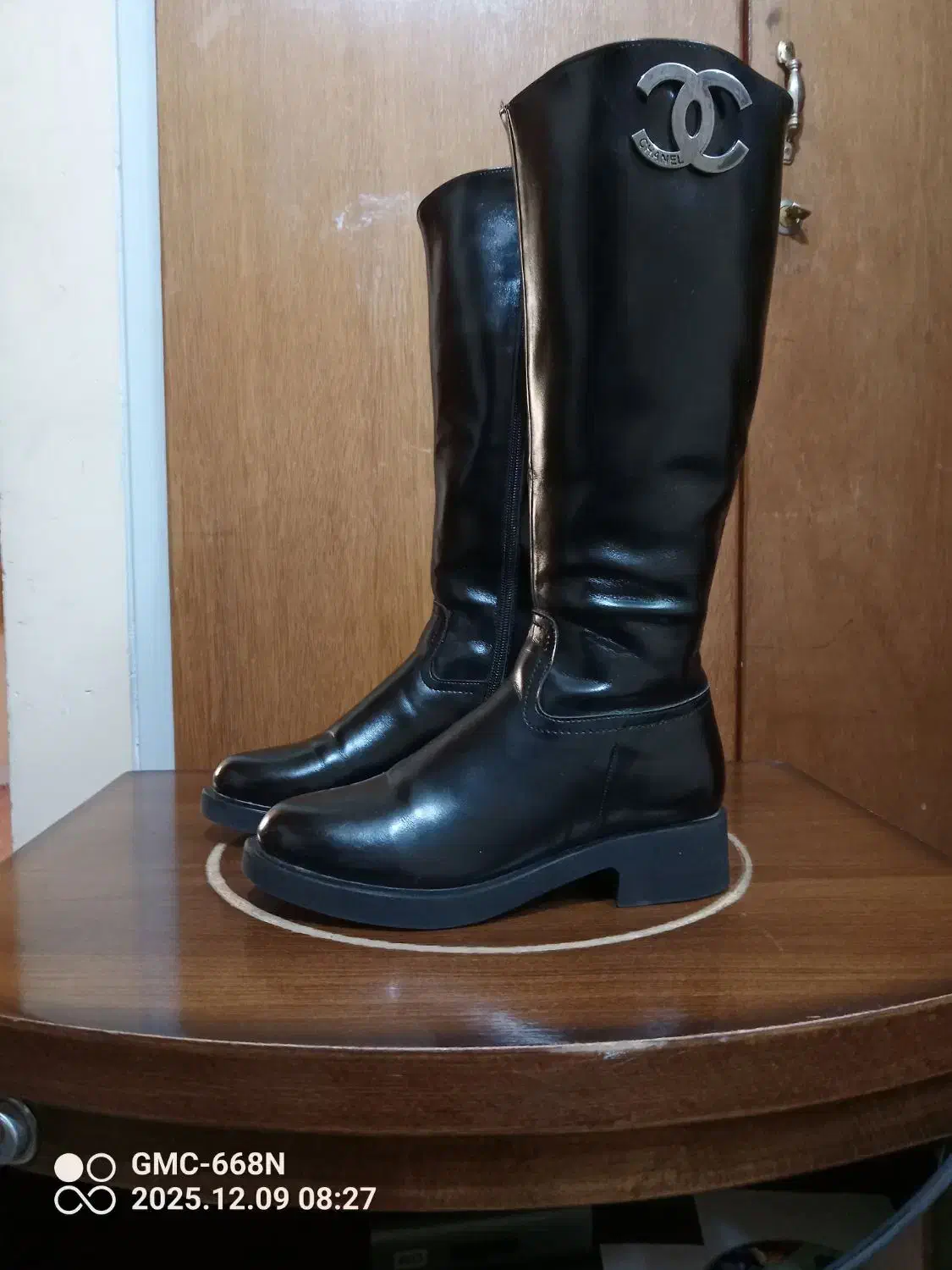 بوت بلند زنانه|کیف، کفش، کمربند|صدرا-فارس, فاز ۲|دیوار