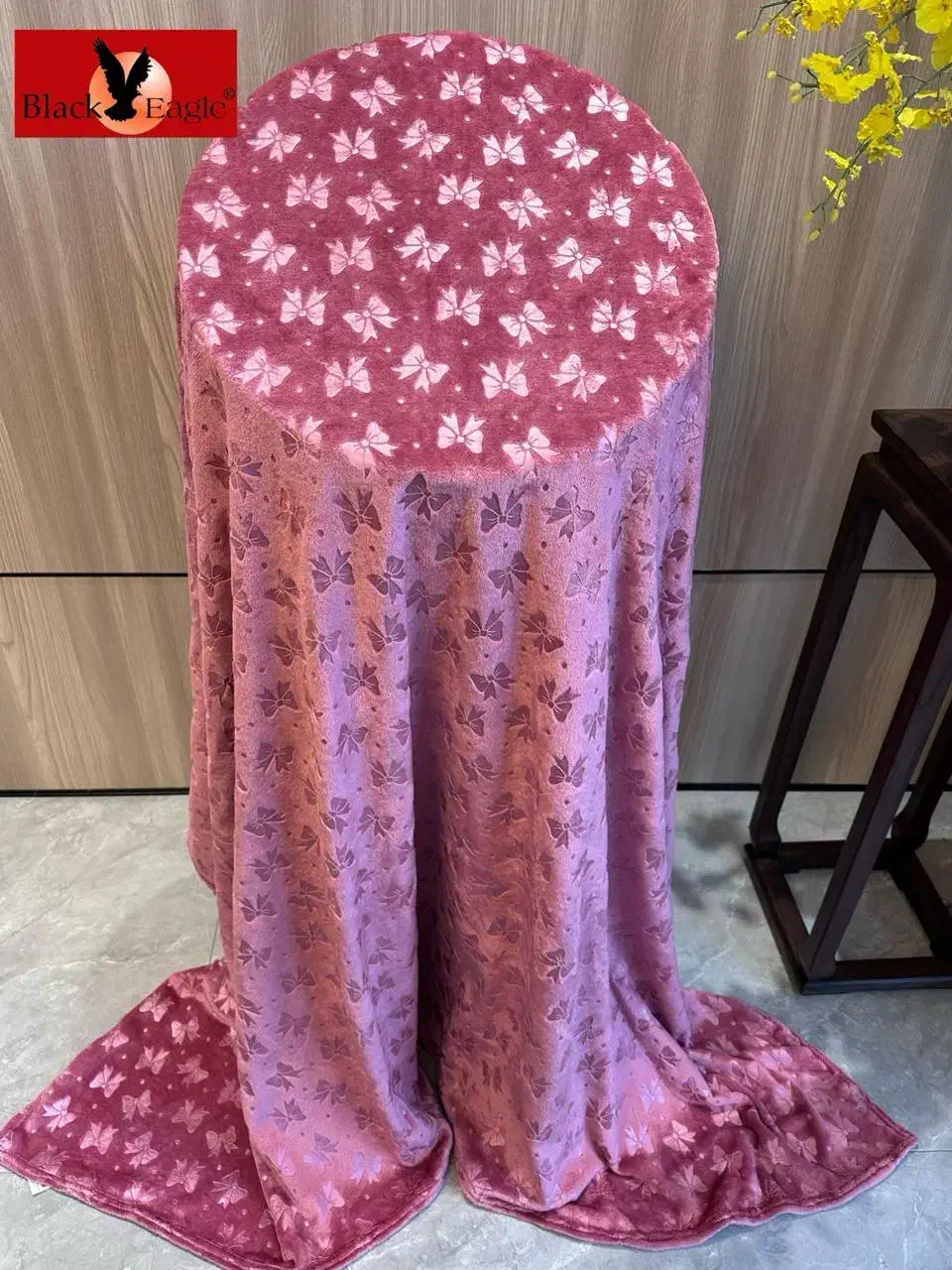 پتوی مسافرتی .|رختخواب، بالش، پتو|بوشهر, |دیوار