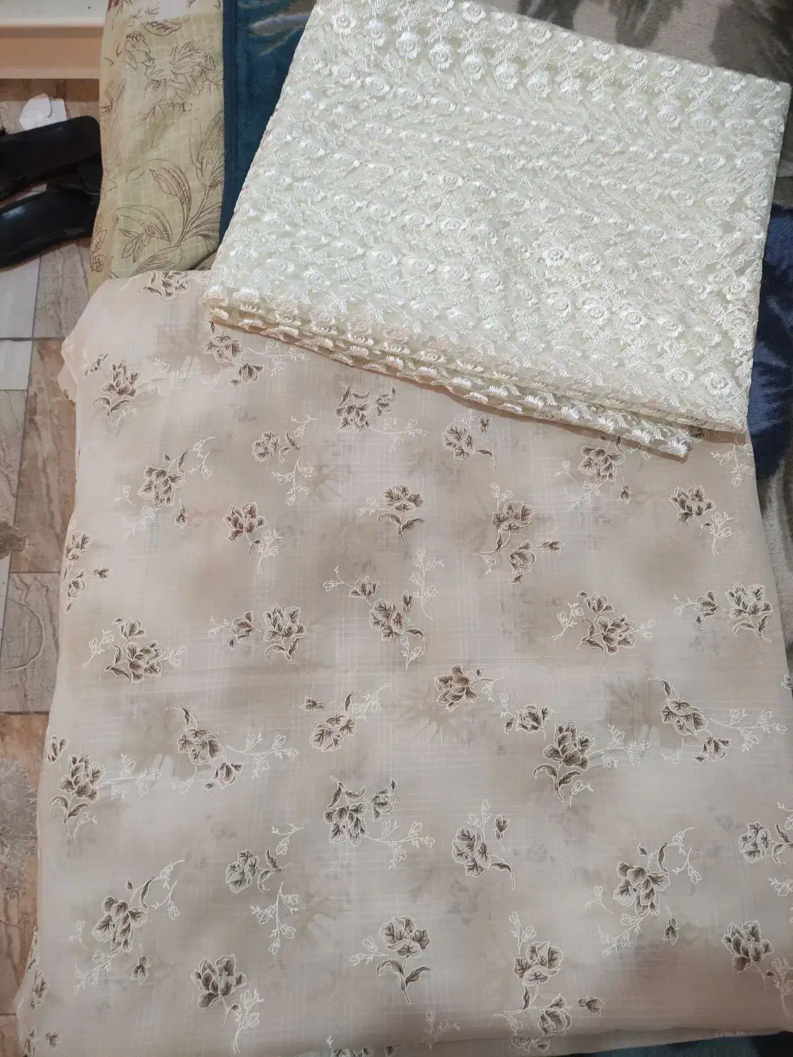 پارچه مجلسی گل برجسته|لباس|گلبهار, شهر جدید گلبهار|دیوار