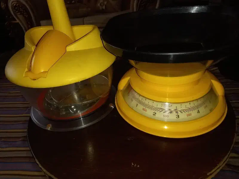 ترازو و رنده دستی|ظروف پخت‌وپز|نیشابور, هفده شهریور|دیوار