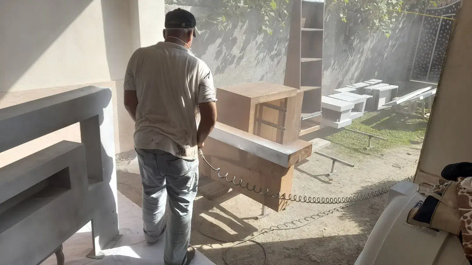 نقاشی ساختمان  وانجام انواع رنگ چوب و.. وسایل چوبی|خدمات پیشه و مهارت|تالش, هشتپر|دیوار