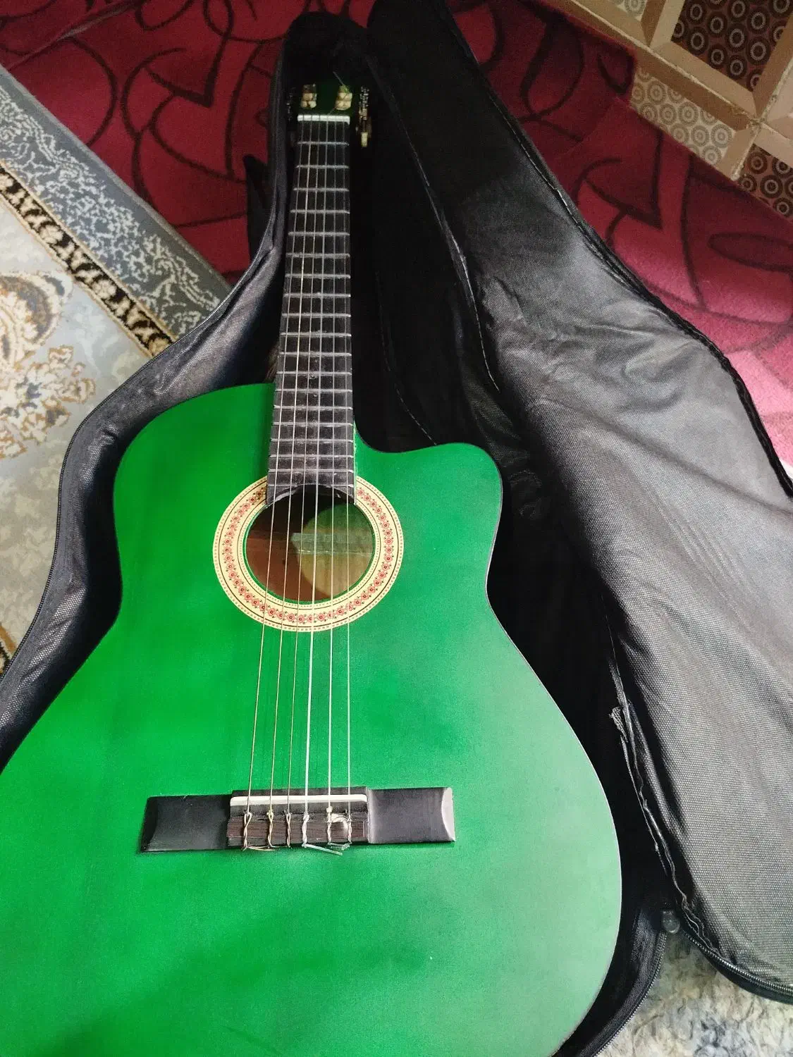 فروش گیتار همراه با کاور تمیز و نو|گیتار، بیس، امپلیفایر|رامشیر, |دیوار