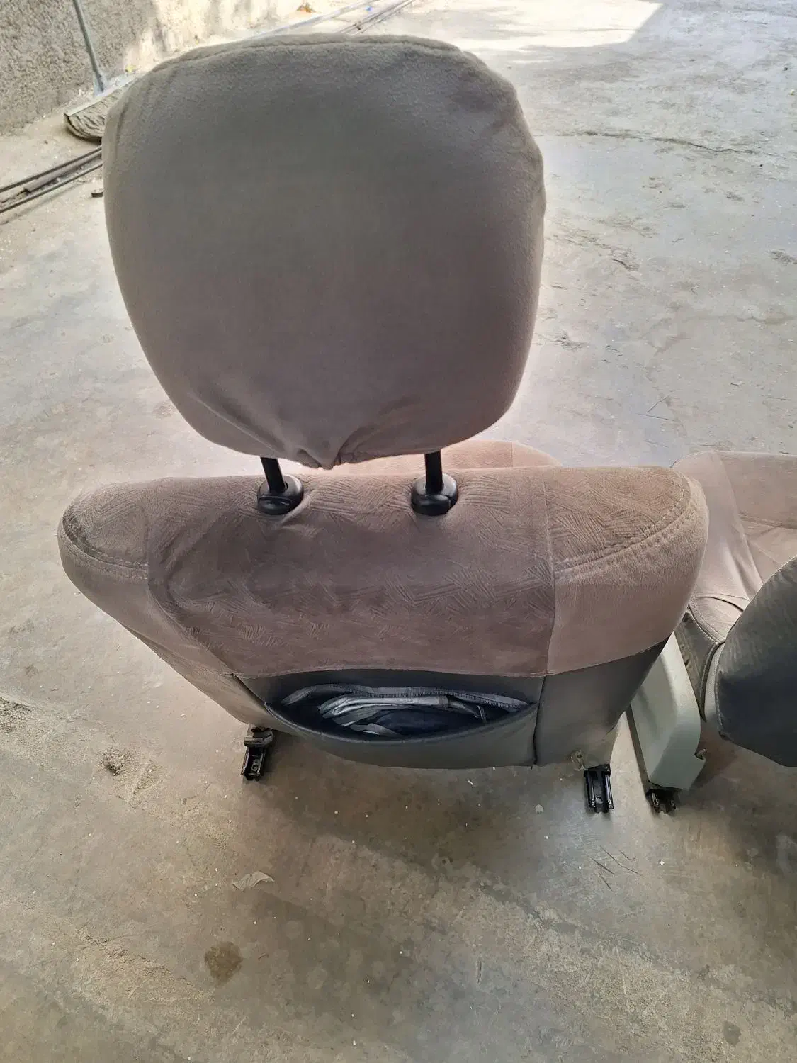 صندلی جلو ال ۹۰ جفت جلو در حد نو روکش داره کثیفه|قطعات یدکی و لوازم جانبی|قدس, شهر‌قدس|دیوار