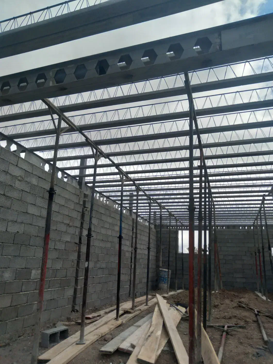 پیمانکاری ارماتور وقالب بندی بتن ریزی .بتن کار|خدمات پیشه و مهارت|تبریز, |دیوار