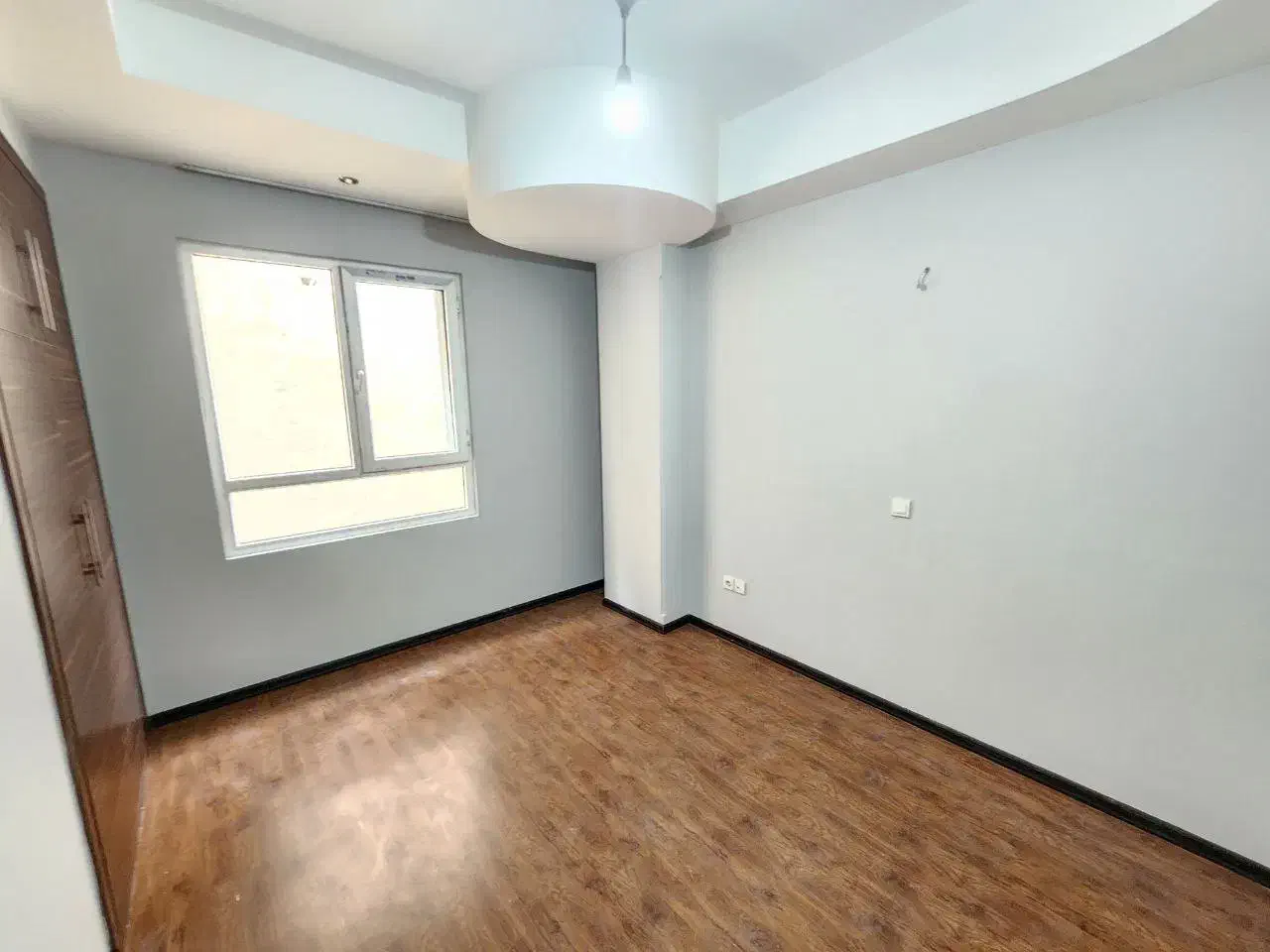 ۱۴۰ متر ۳ خوابه فول سالن پرده خور چهارباغ شرقی