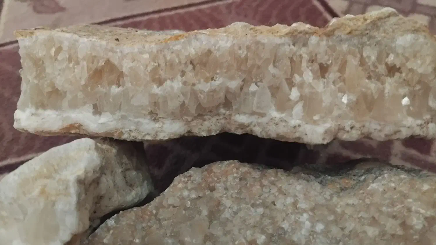 سنگ کوارتز|کلکسیون اشیاء عتیقه|بجنورد, |دیوار