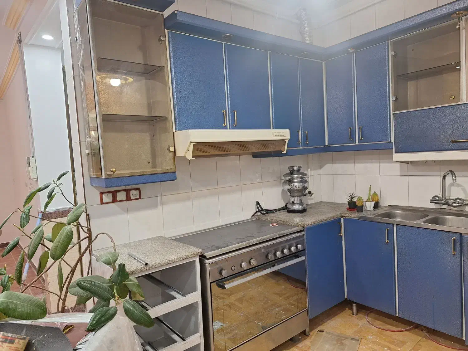 کابینت آشپزخانه فلزی|مصالح و تجهیزات ساختمان|صحنه, |دیوار