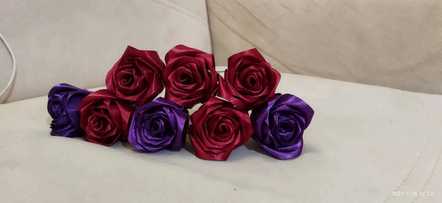 گل های روبانی زیبا|گل مصنوعی|قم, چهل درخت|دیوار