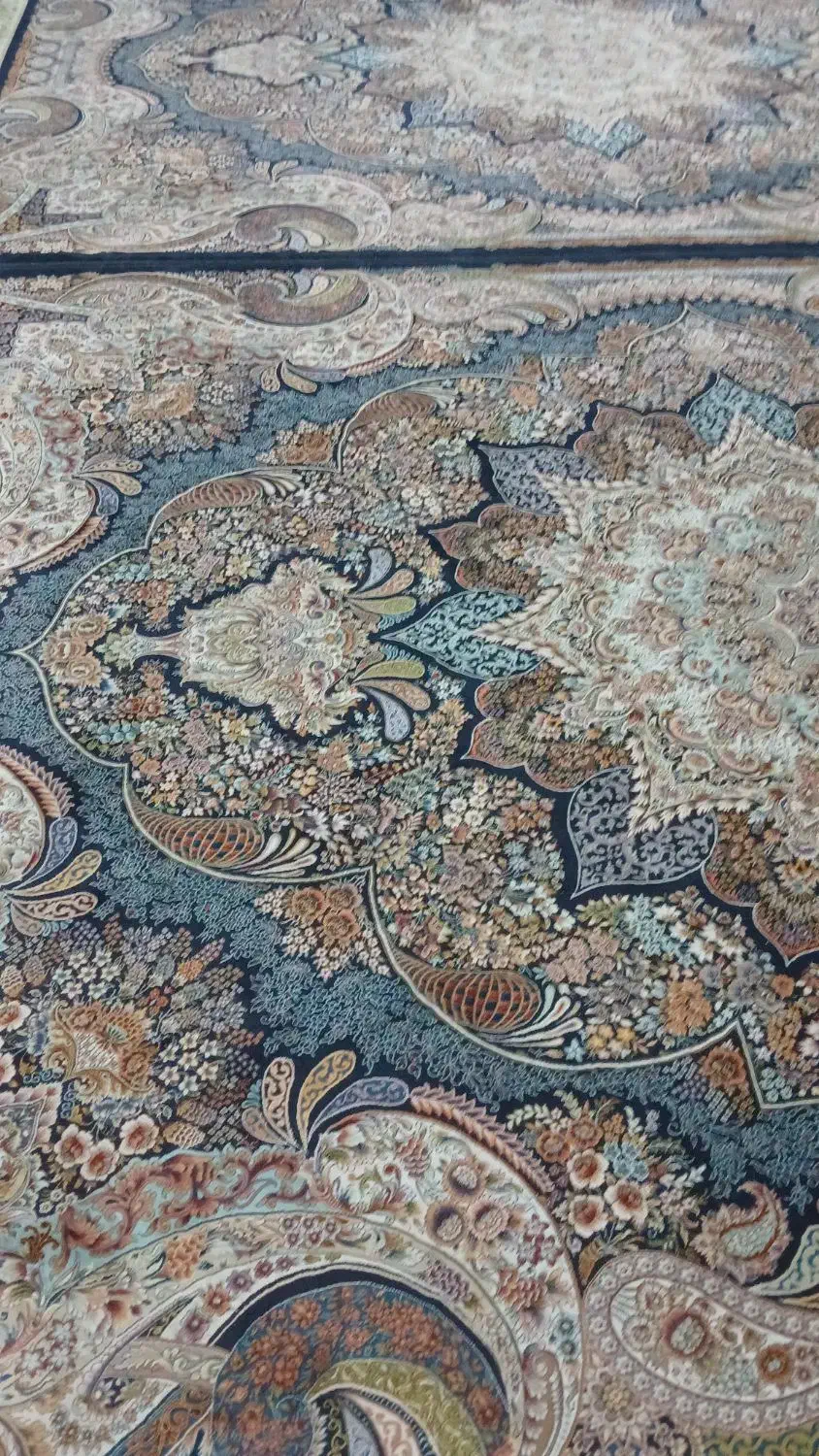 فرش ۱۰۰۰ شانه|فرش|شاهین‌شهر, فردوسی|دیوار