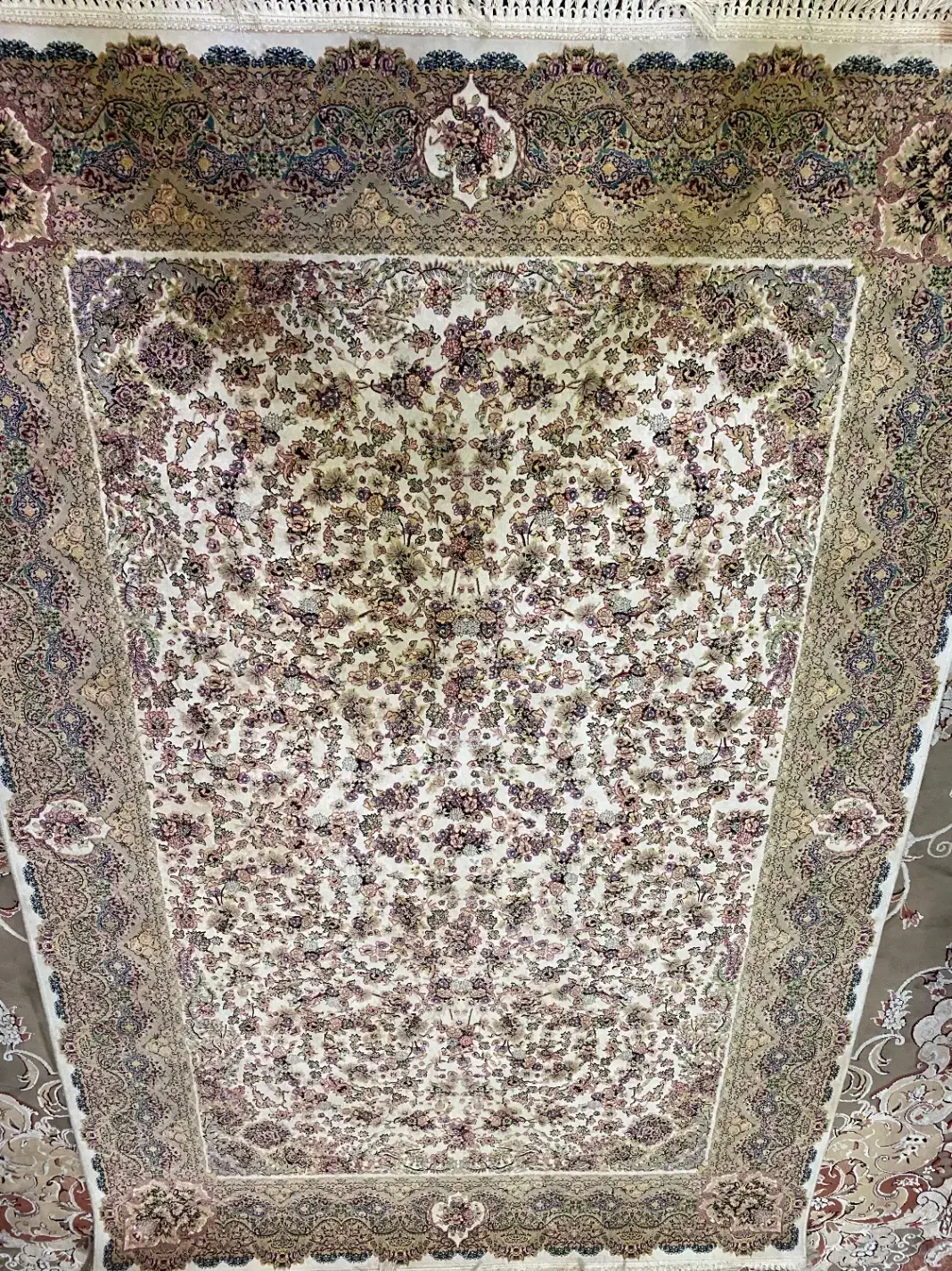 فرش ۴ متری طرح گل ریز برجسته|فرش|بهشهر, |دیوار