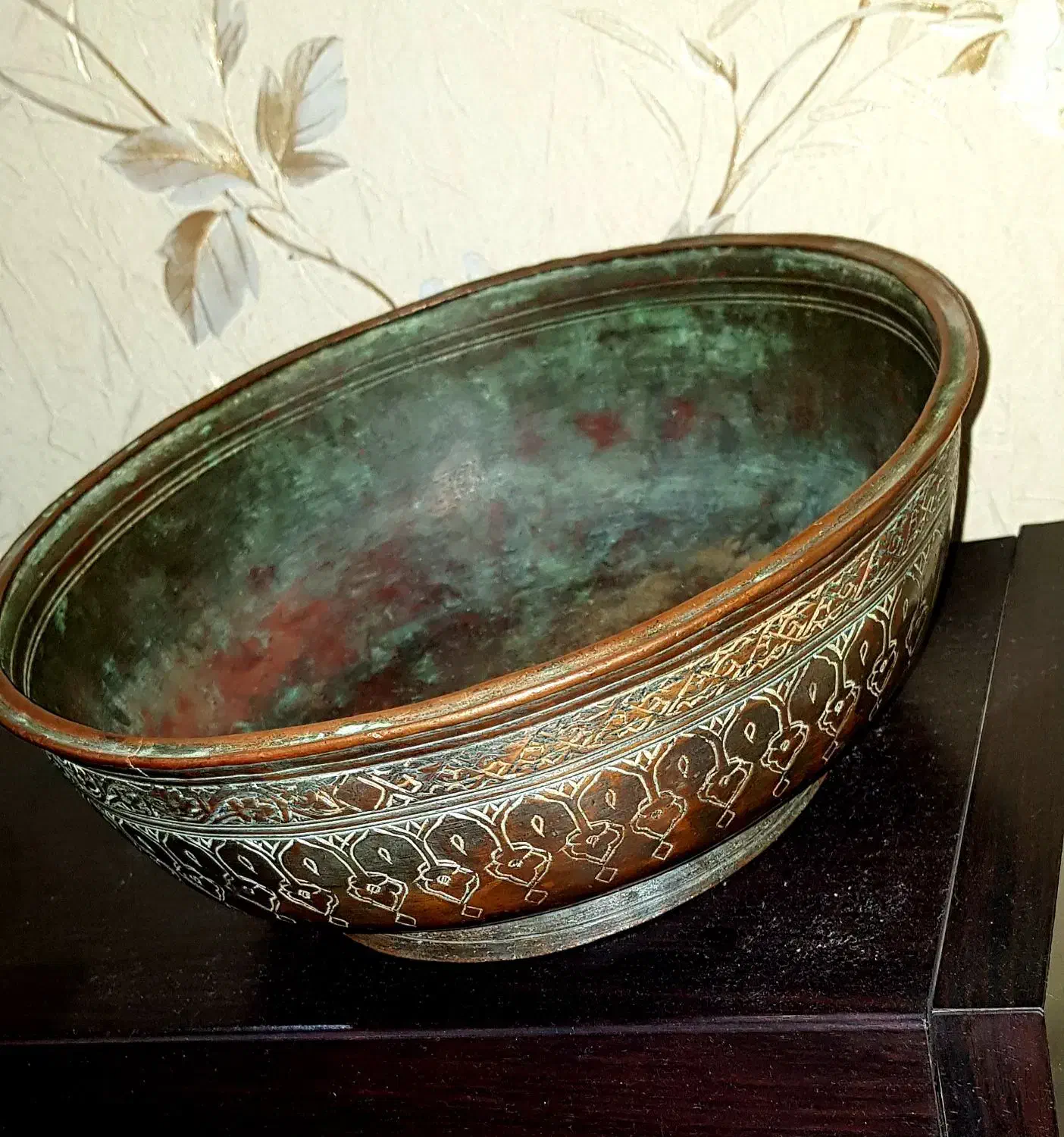 بادیه مسی قاجاری بزرگ، سنگین و جاندار|کلکسیون اشیاء عتیقه|کرمانشاه, |دیوار