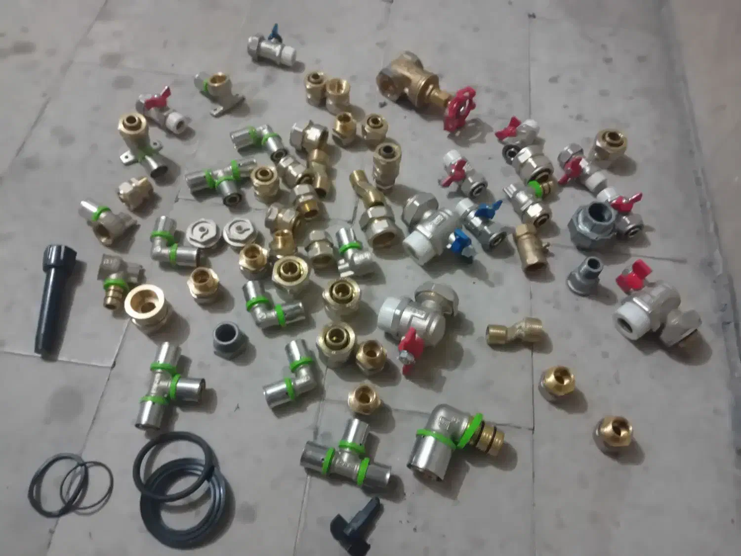 تعدادی شیرآلات و اتصالات پکیج|آبگرمکن، پکیج، شوفاژ|خرمآباد, |دیوار