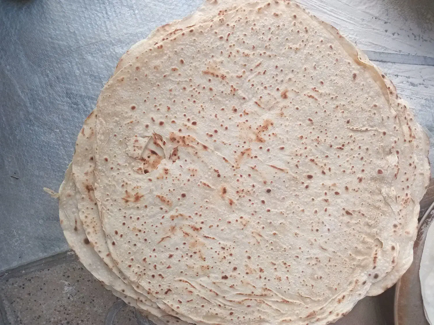 نون محلی|خوردنی و آشامیدنی|شیراز, شهدای شهرک سعدی|دیوار