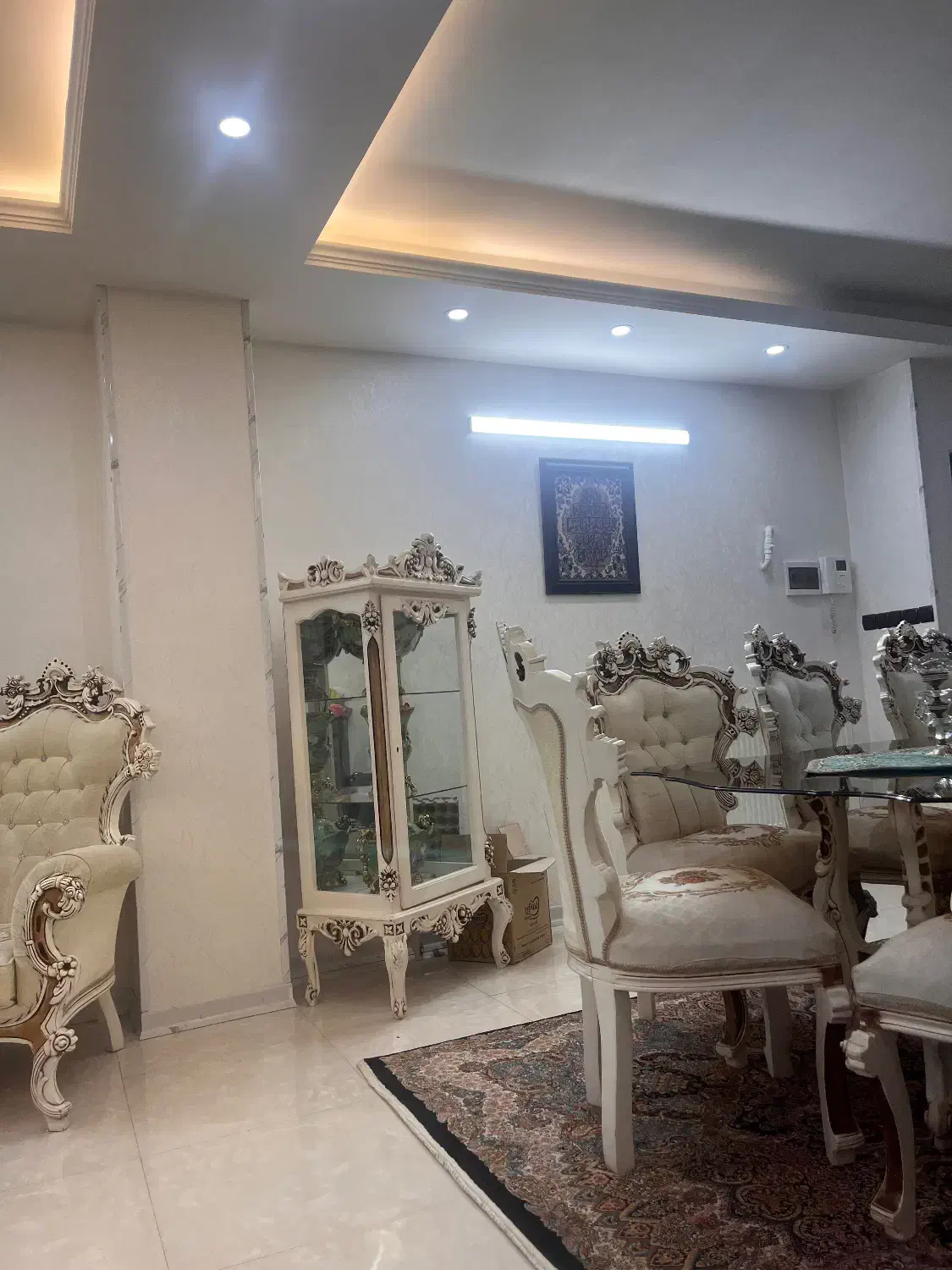 مبل سلطنتی چوب ۹ نفره همراه میز ناهار خوری۶ نفره|مبلمان خانگی و میز عسلی|ورامین, ورامین|دیوار