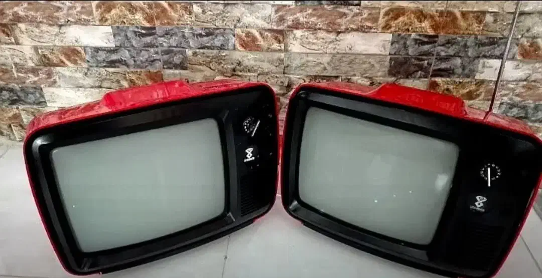 مجموعه تلفن ها وتلویزیون های نوستالژی|کلکسیون اشیاء عتیقه|زنجان, |دیوار