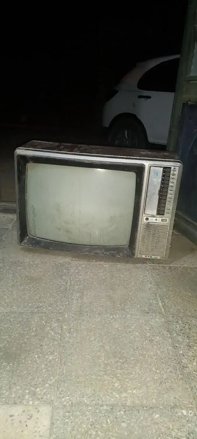 تلویزیون قدیمی|تلویزیون و پروژکتور|قیدار, |دیوار