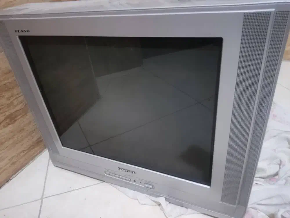 تلوزیون ۲۱ اینچ سامسنگ تمیز سالم در حد نو۱۰۰۰۰۰۰|تلویزیون و پروژکتور|سنندج, |دیوار