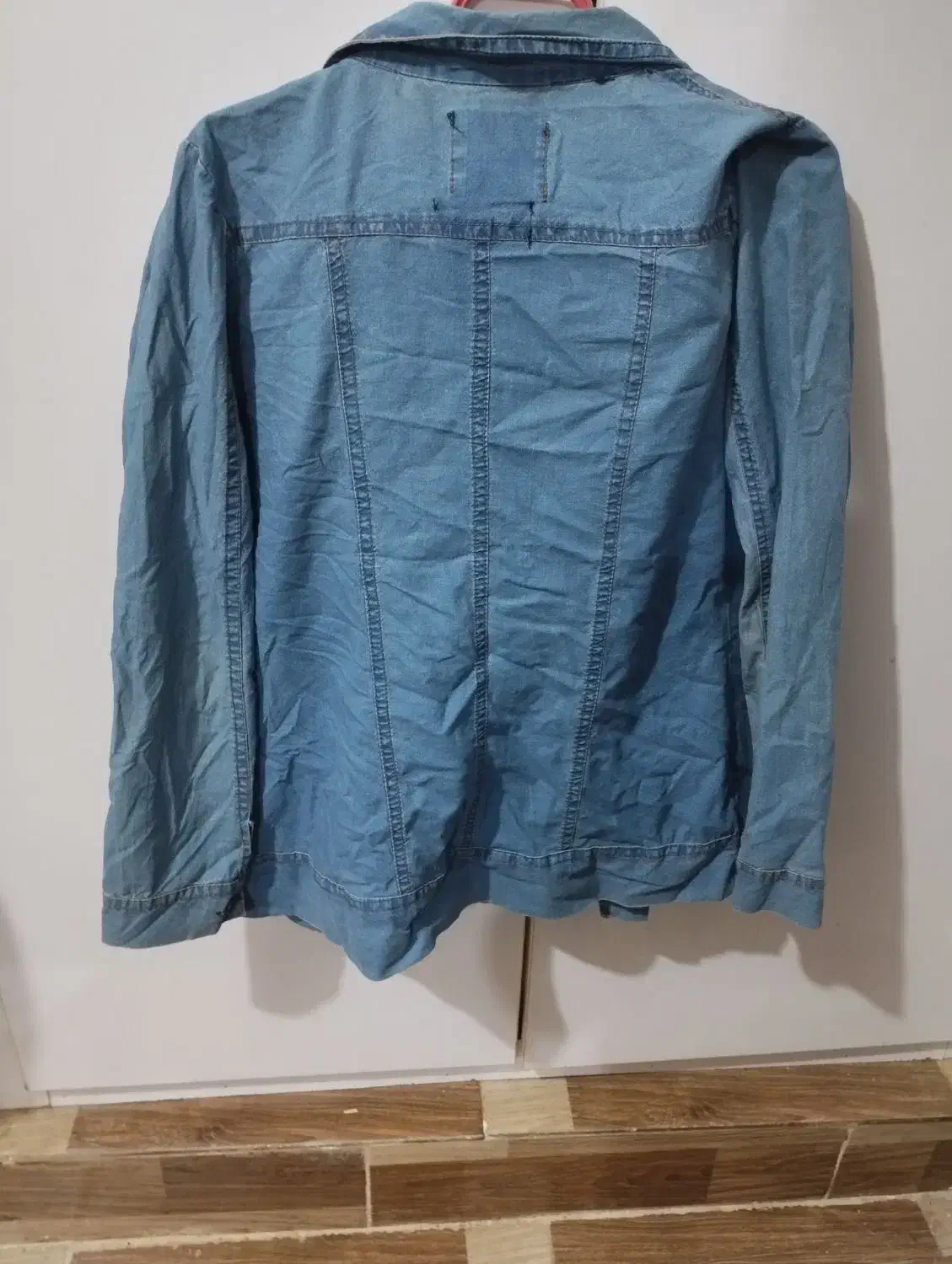 کاپشن|لباس|گالیکش, |دیوار