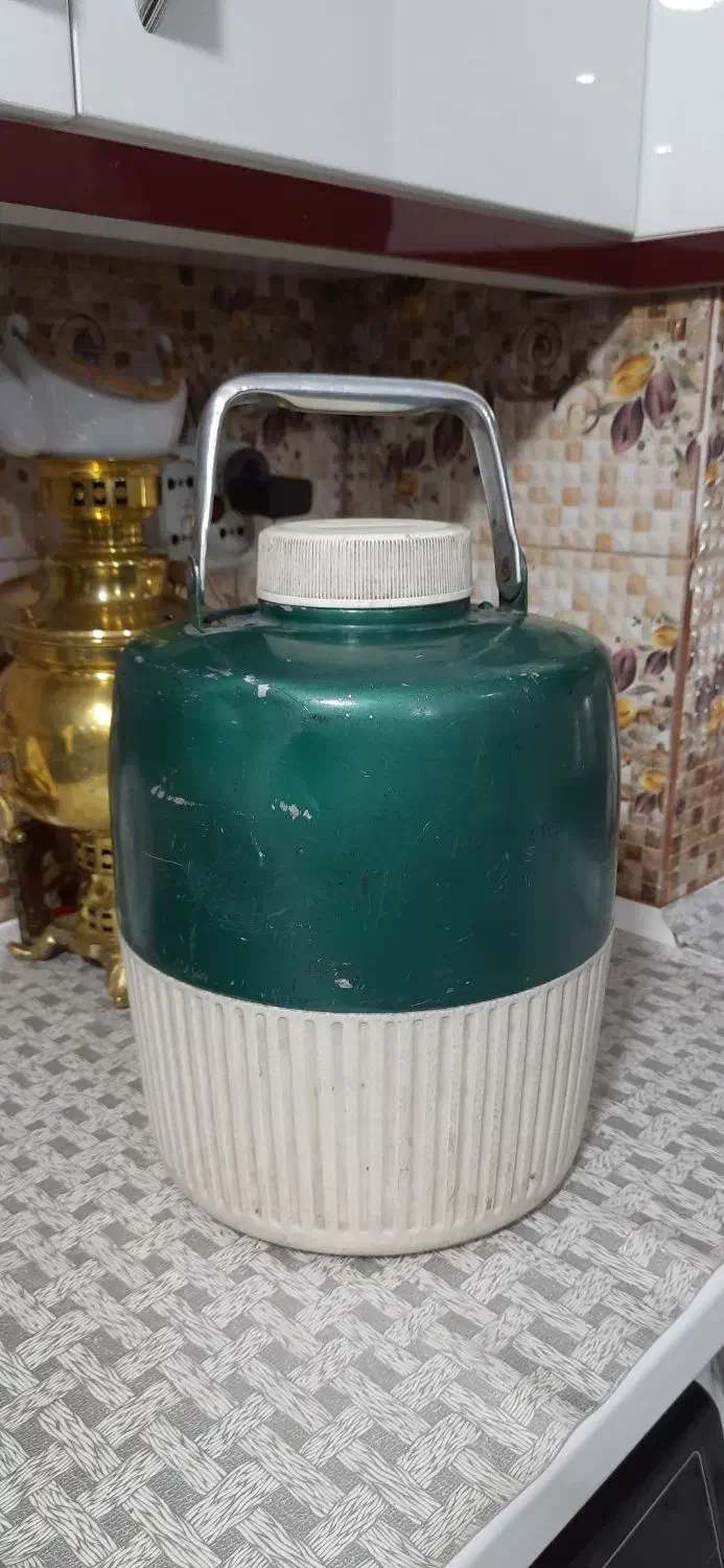 کلمن قدیمی سالم بدون نشتی با شیر فابریک|ظروف نگهدارنده، پلاستیکی، یک‌بارمصرف|مشکین‌دشت, |دیوار