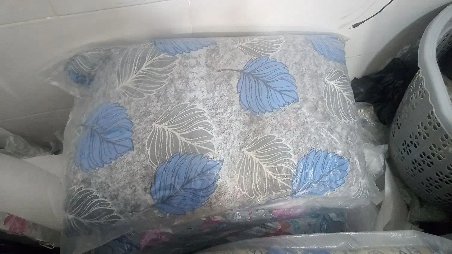 بالشت|رختخواب، بالش، پتو|ایرانشهر, |دیوار