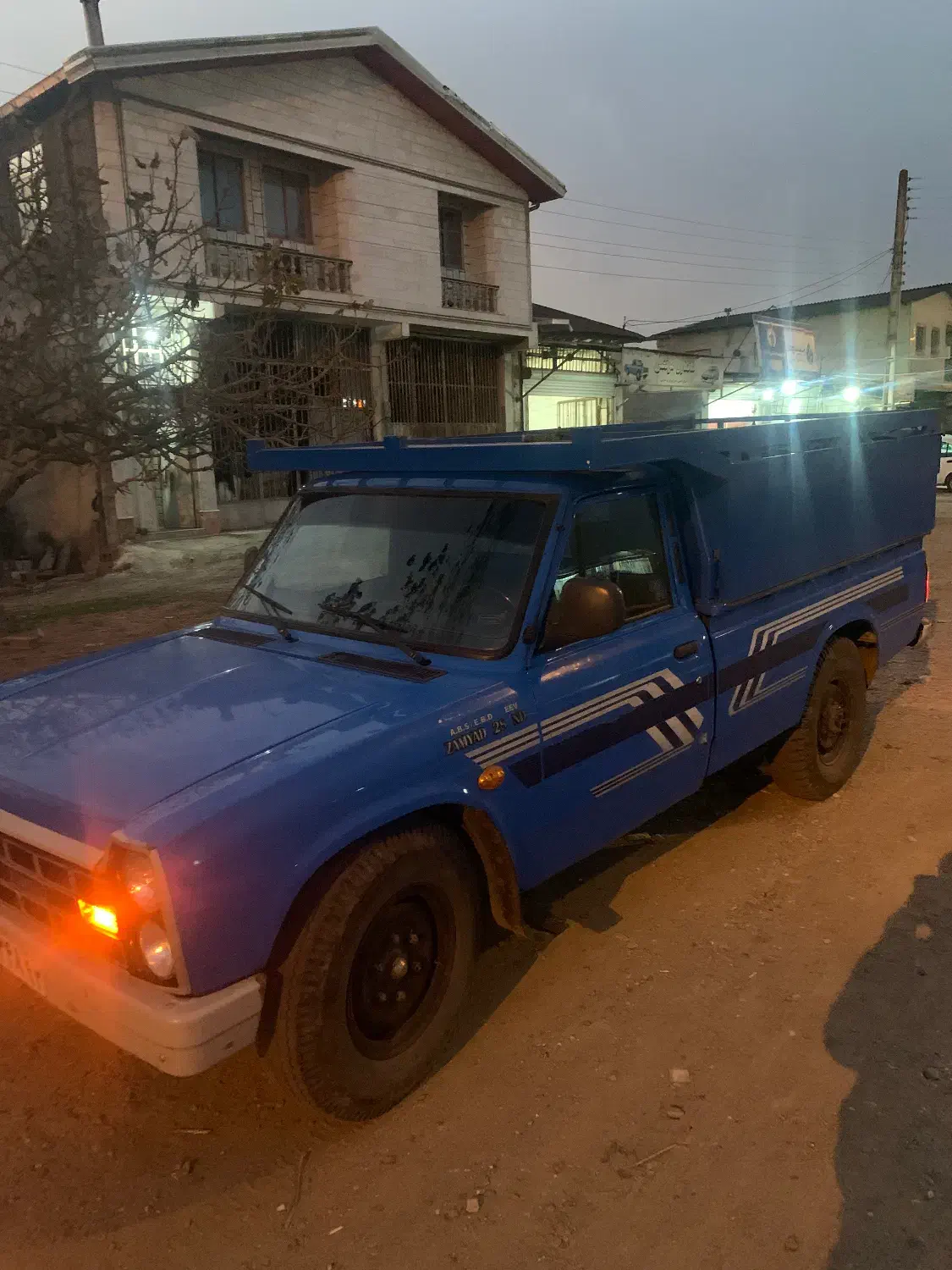 نیسان دیزل|خودرو سواری و وانت|گلوگاه بابل (گلیا), |دیوار