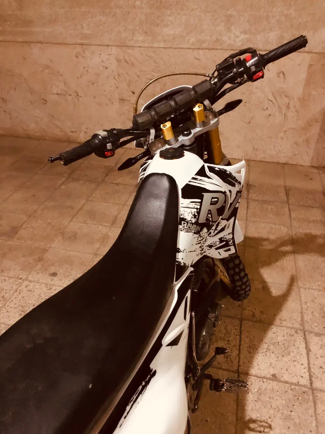 تریل روان مدل  ۱۴۰۰سفید|موتورسیکلت|مشهد, الهیه|دیوار