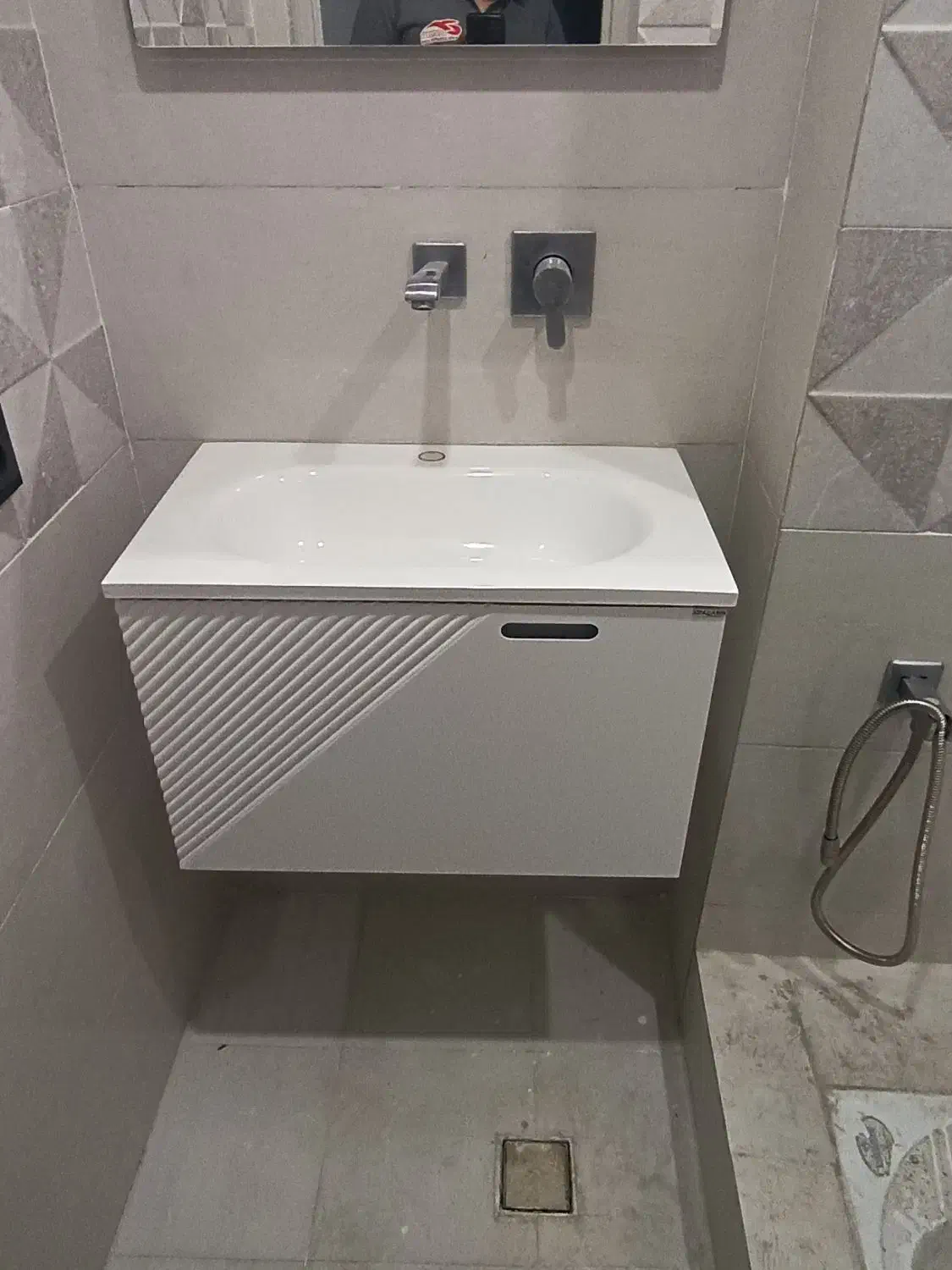 نصب شیر آلات تو کار و روکار|خدمات پیشه و مهارت|گرگان, |دیوار